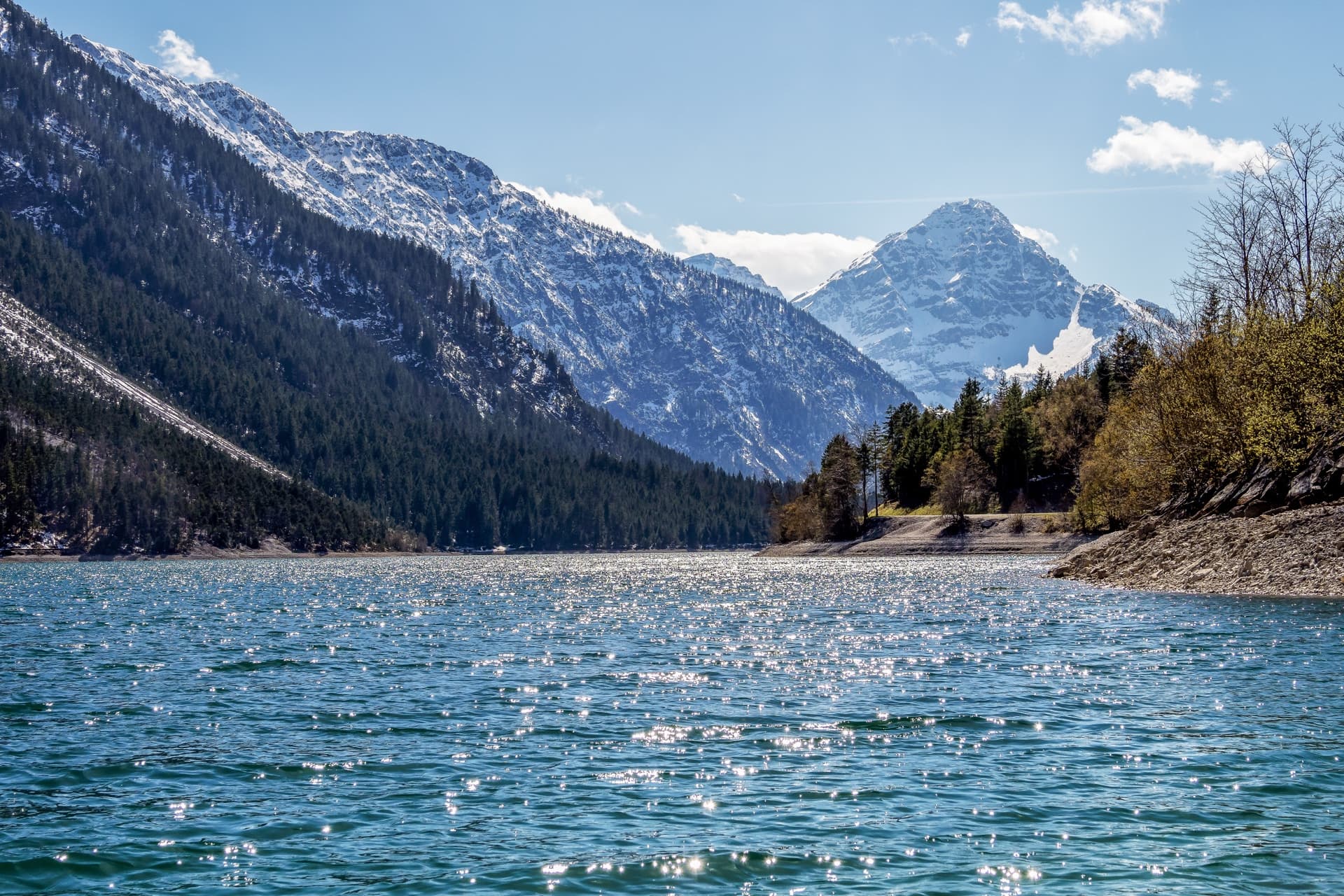 Pristine Lake and Mountain Range Scene
